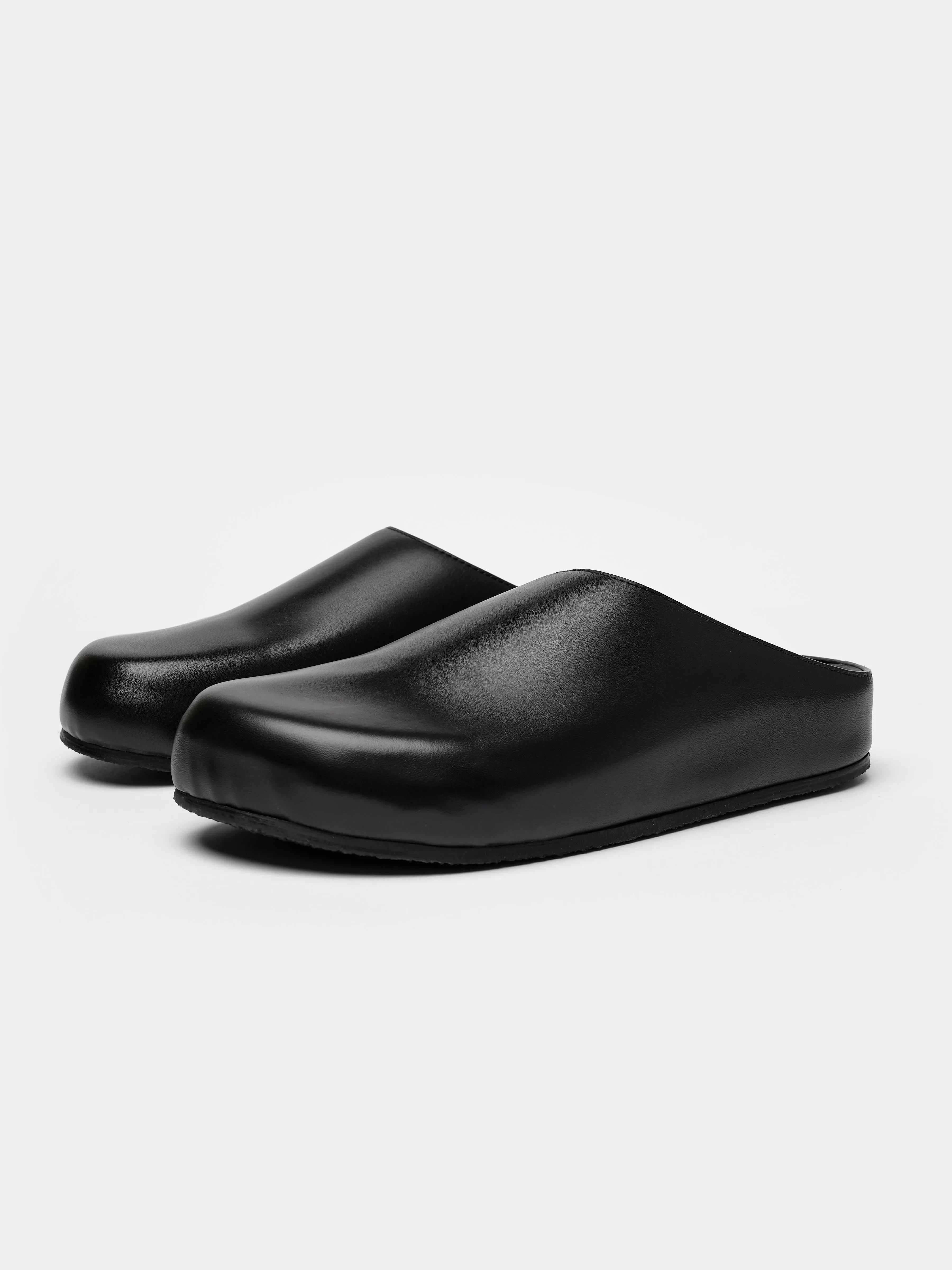 Women's Wearing Clog in Black