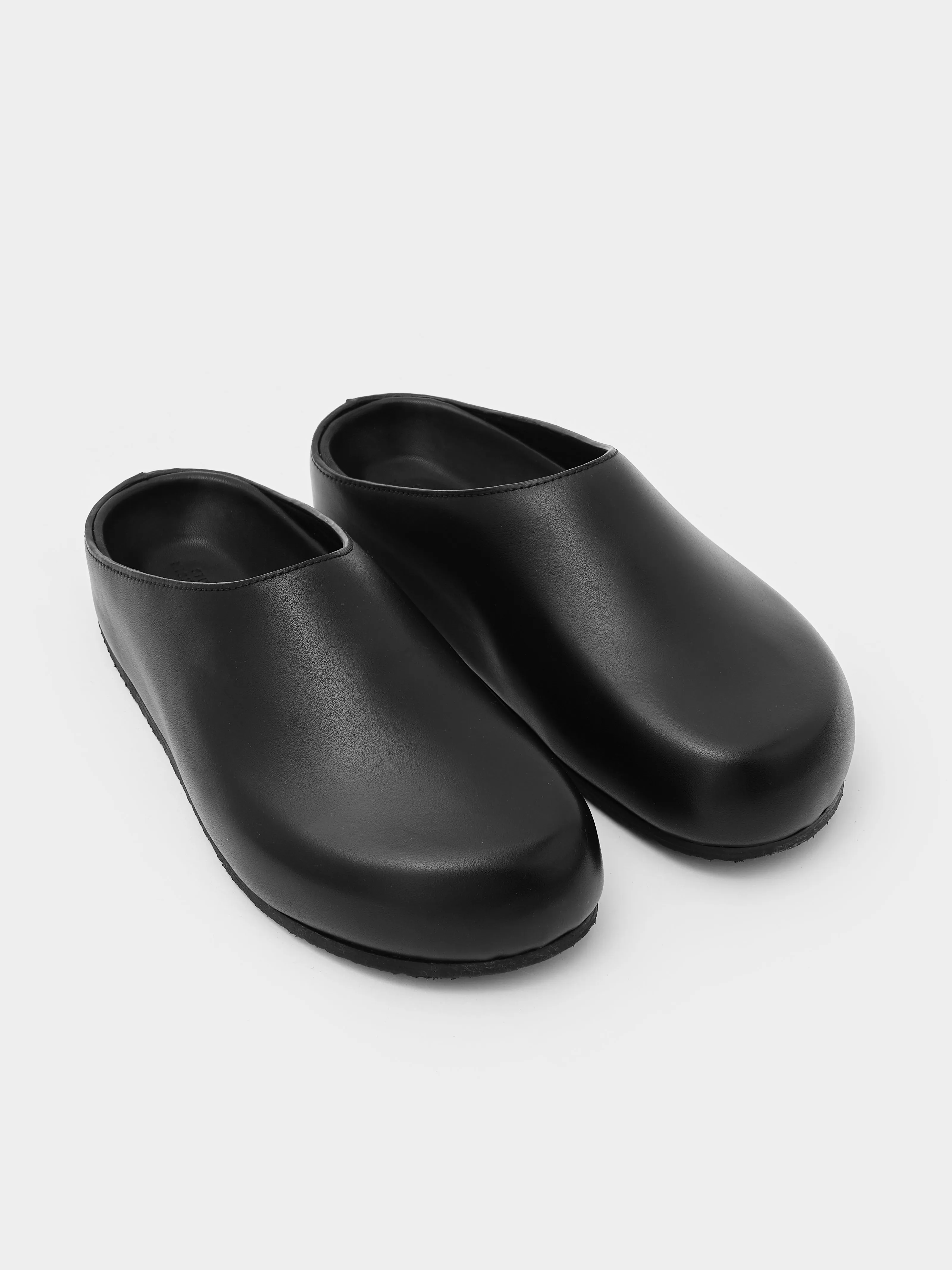 Women's Wearing Clog in Black