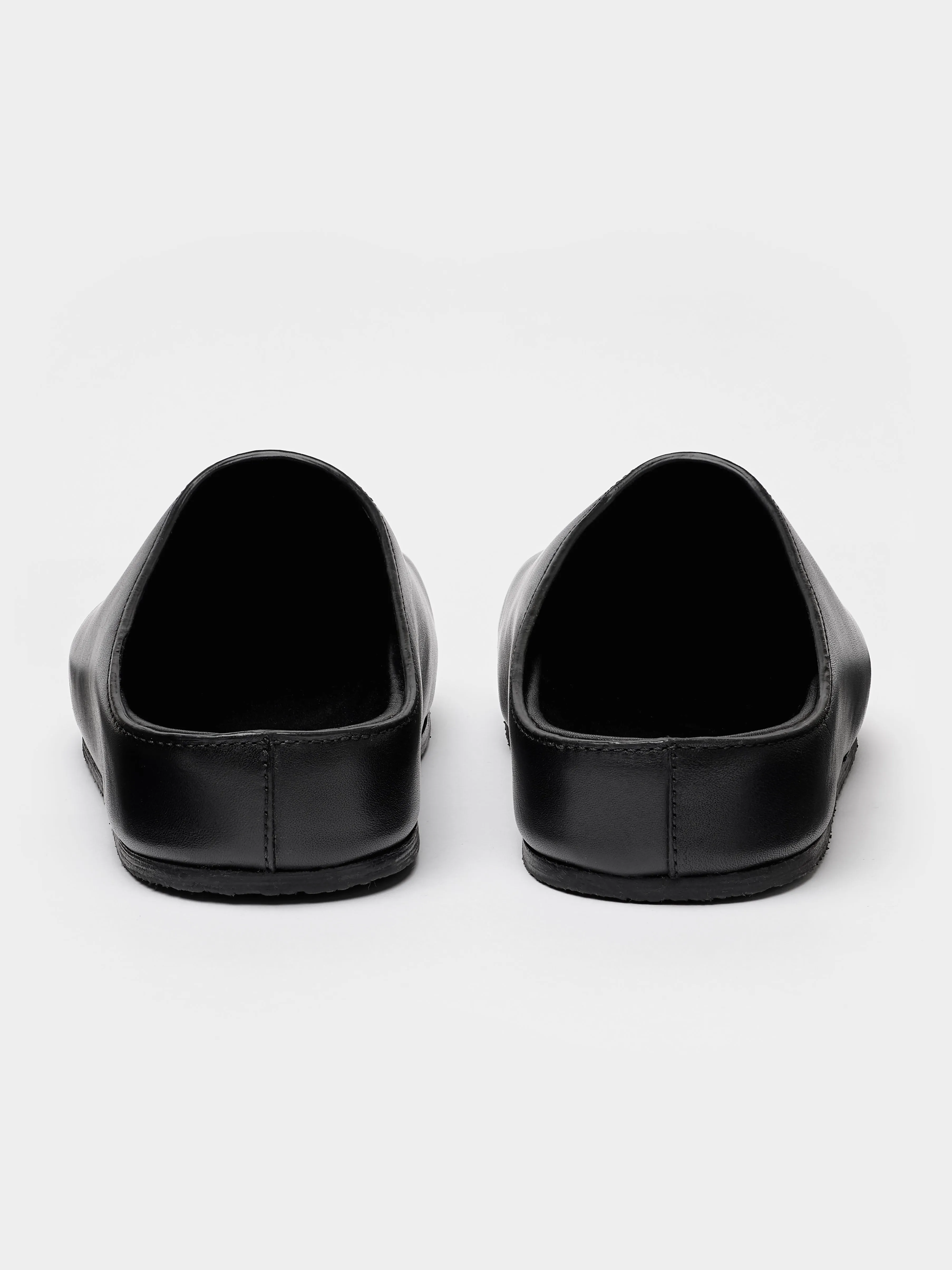 Women's Wearing Clog in Black